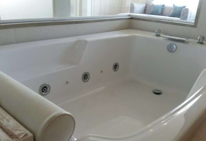 수피리어 룸, The Beverly Hills