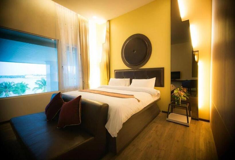 수피리어 룸, The Beverly Hills