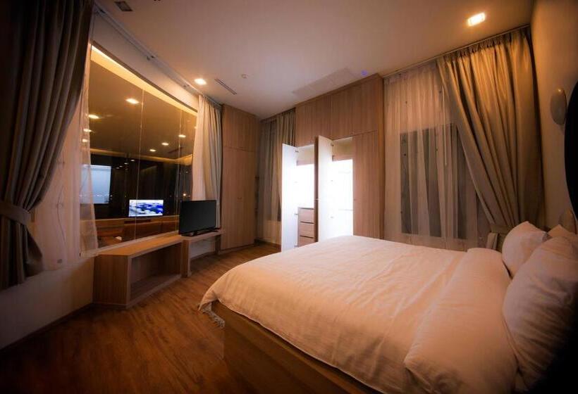 패밀리 룸, The Beverly Hills