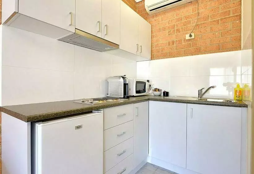 キングサイズベッドのデラックスルーム, Cranbourne Motor Inn