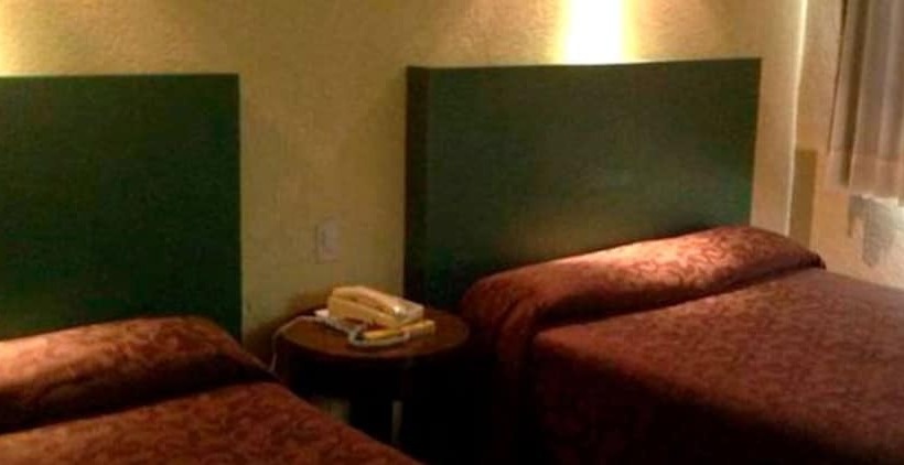 带2个双人床的标准工作室, Motel La Fortuna