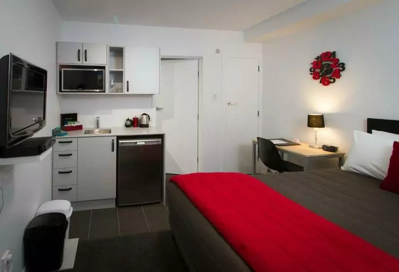 استودیوی استاندارد, 538 Great King Motel