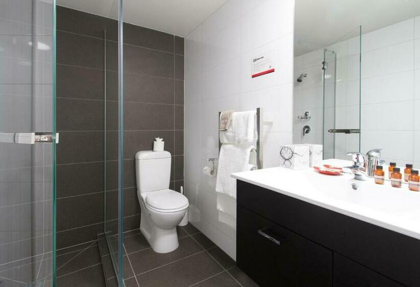 إستوديو قياسى سرير كينج, 538 Great King Motel