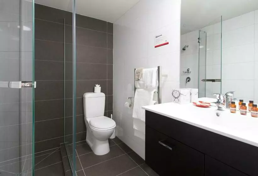 استودیو استاندارد با تخت کینگ, 538 Great King Motel