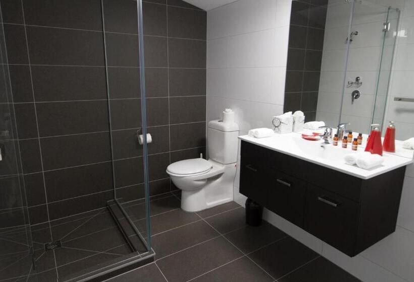 شقة غرفتين, 538 Great King Motel