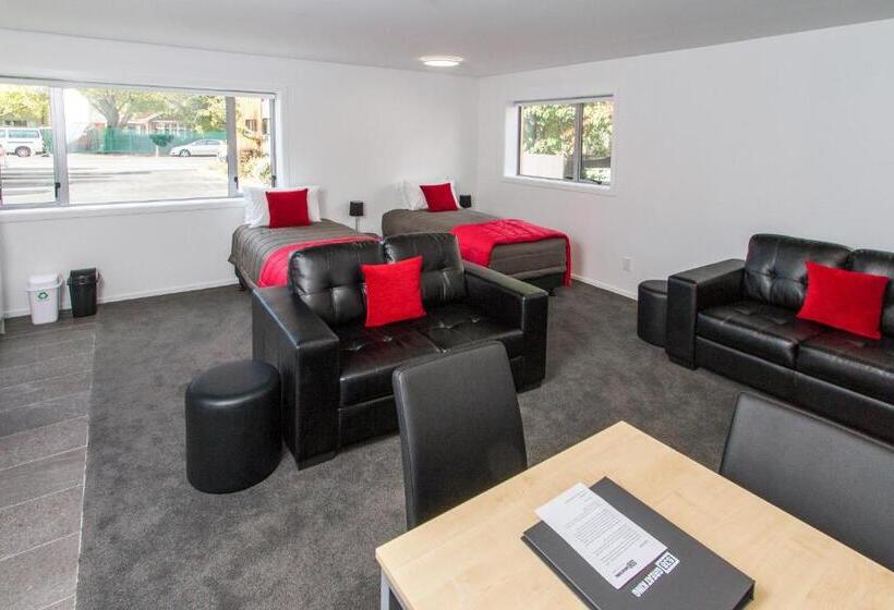 شقة غرفة واحدة, 538 Great King Motel