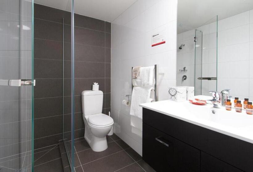 إستوديو سوبيريور, 538 Great King Motel