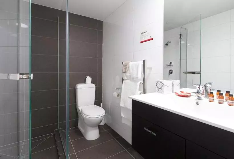 استودیوی سوپریور, 538 Great King Motel