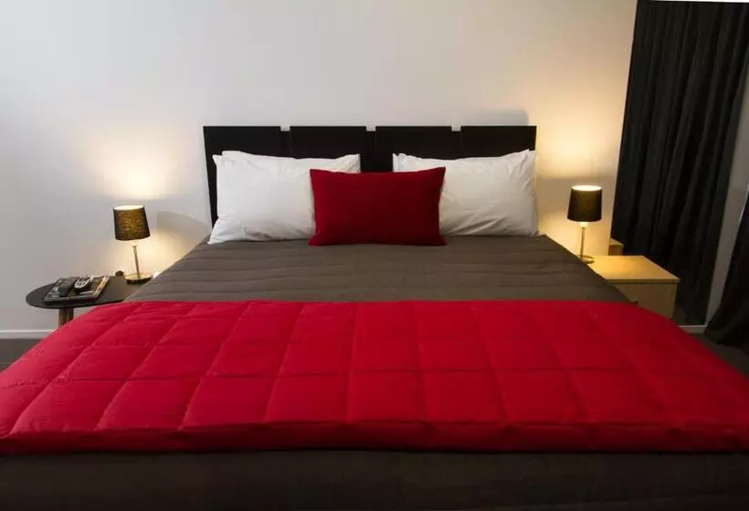 استودیوی سوپریور, 538 Great King Motel