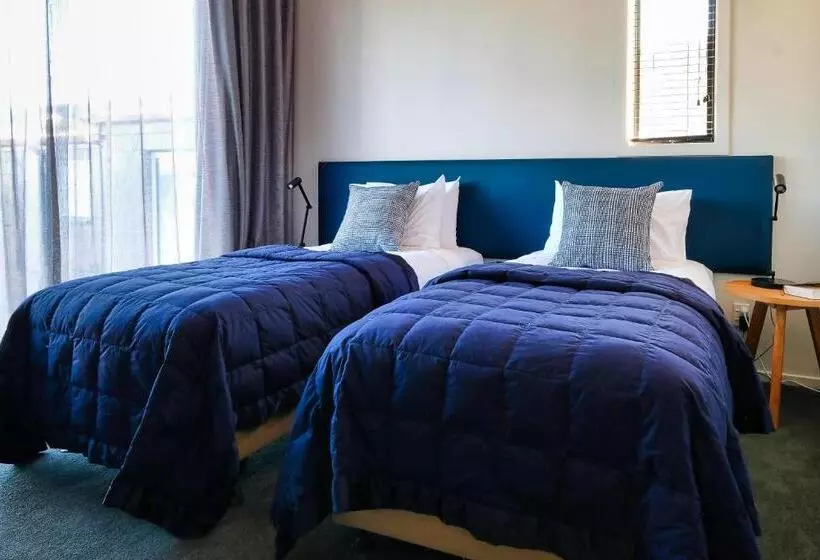 1 Bedroom Penthouse Apartment, 538 Great King Motel