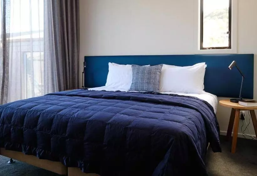 1 Bedroom Penthouse Apartment, 538 Great King Motel
