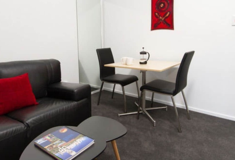 شقة غرفة واحدة, 538 Great King Motel