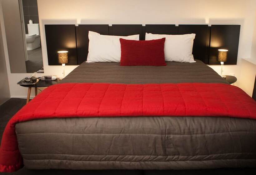 شقة غرفتين, 538 Great King Motel