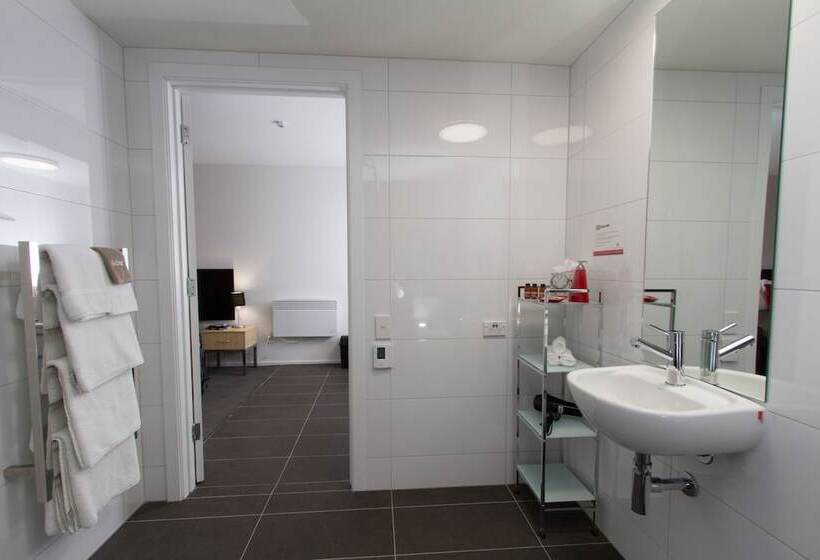 Студия Стандарт, 538 Great King Motel