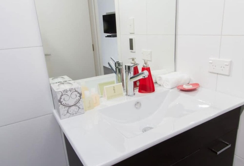 Студия Стандарт, 538 Great King Motel