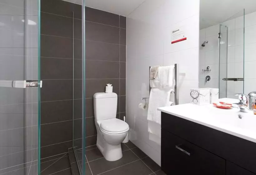 استودیوی سوپریور, 538 Great King Motel