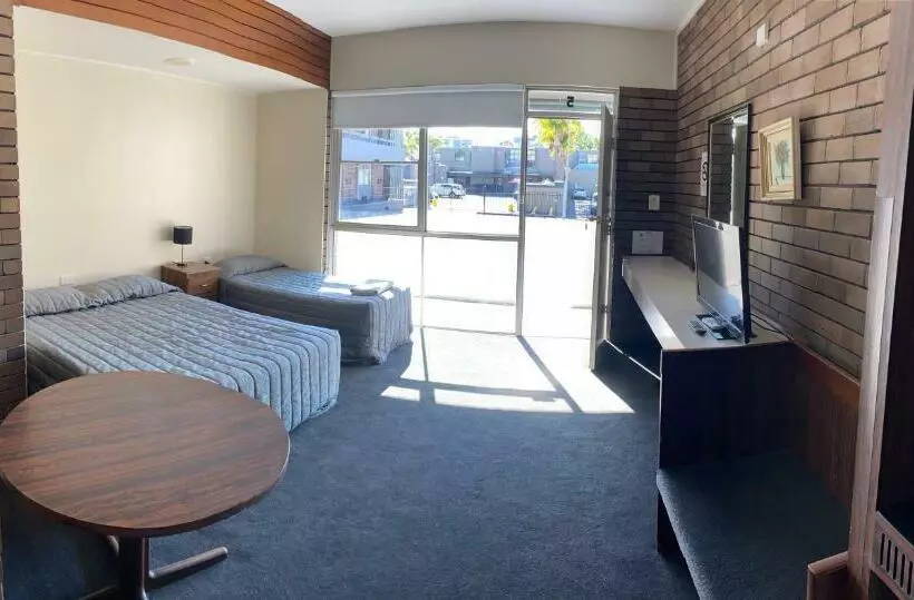 スタンダードルーム, Downtown Motel