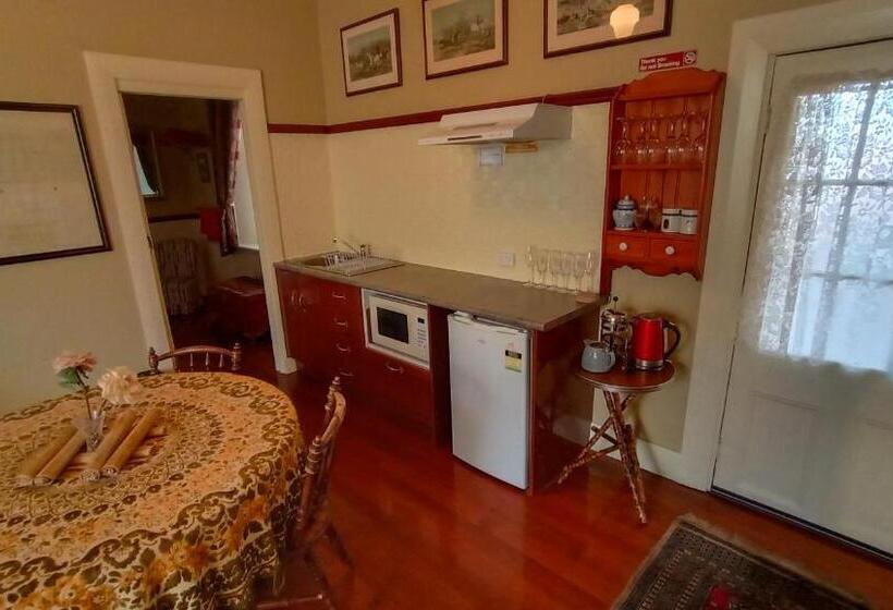 سوییت خانوادگی, Blakes Manor Self Contained Heritage Accommodation