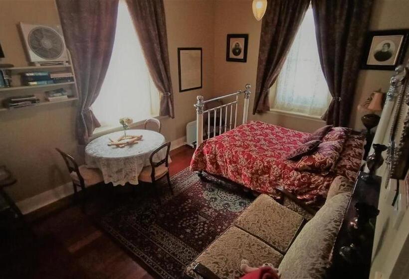 سوئیت مدیریتی 2 خوابه, Blakes Manor Self Contained Heritage Accommodation
