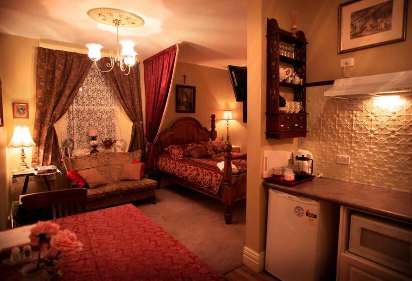 سوییت لوکس, Blakes Manor Self Contained Heritage Accommodation