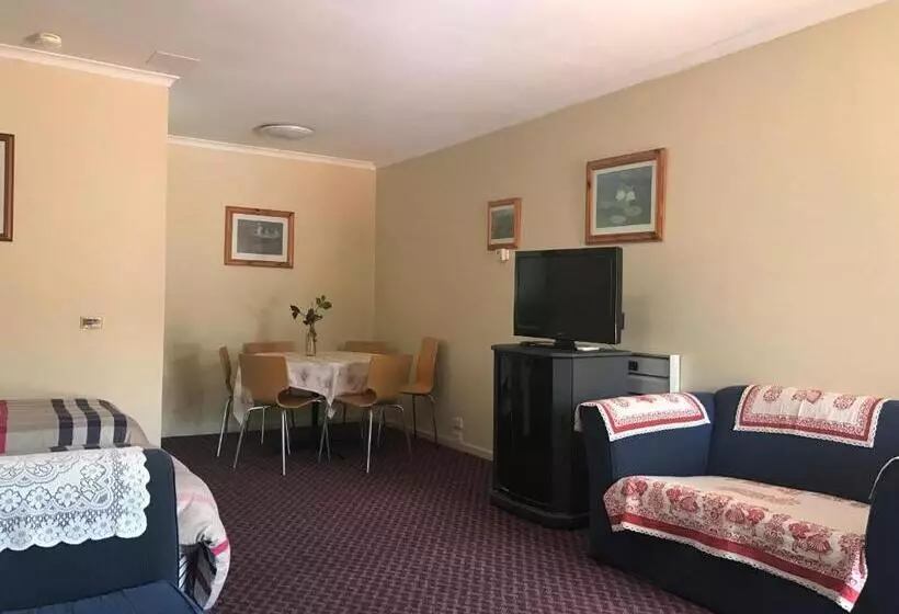 2ベッドルームハウス, Carnegie Motor Inn