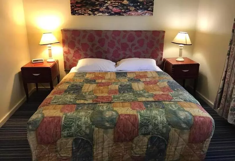 2ベッドルームハウス, Carnegie Motor Inn