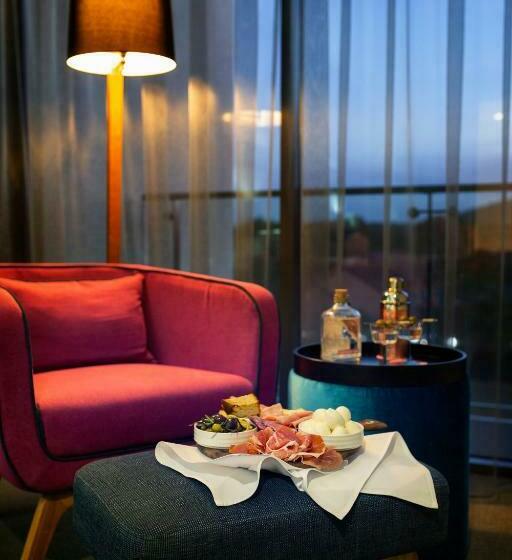 デラックススタジオ, East Hotel And Apartments