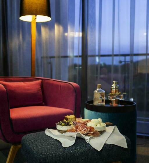 デラックススタジオ, East Hotel And Apartments