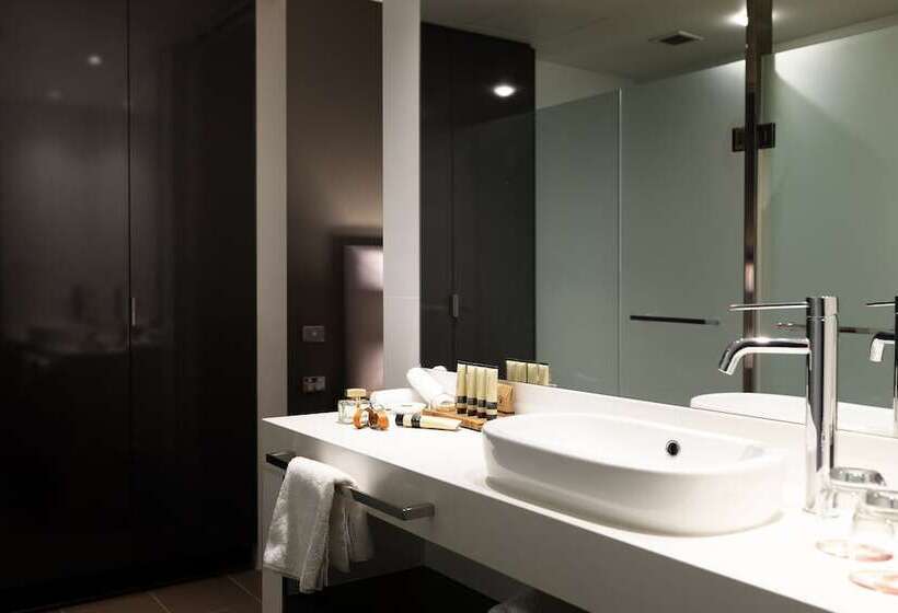 スタンダードスタジオ, East Hotel And Apartments