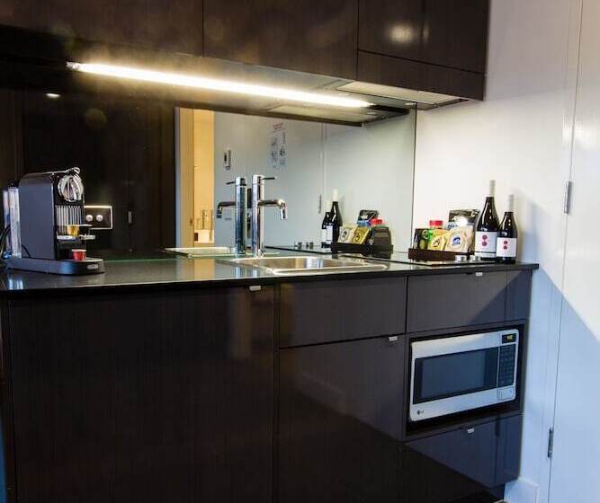 デラックススタジオ, East Hotel And Apartments