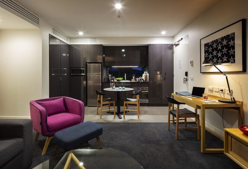 Апартаменты Deluxe 1 Спальня, East Hotel And Apartments