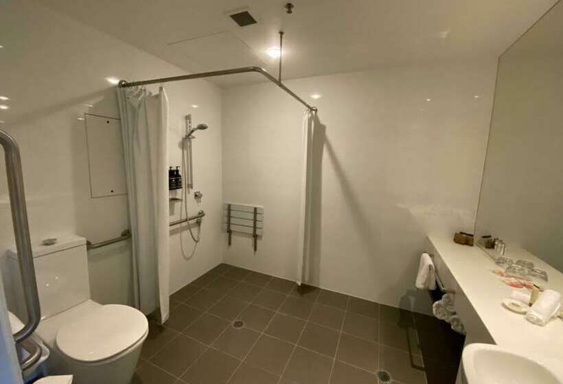 身障者適用スタンダードルーム, East Hotel And Apartments