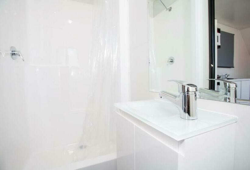 استودیوی لوکس, Mycow Accommodation Mackay