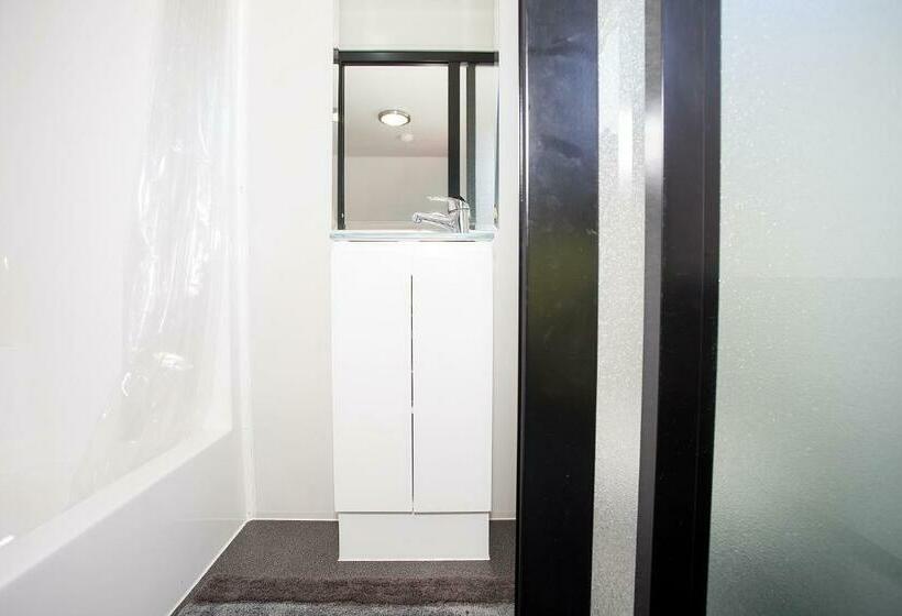 استودیوی لوکس, Mycow Accommodation Mackay