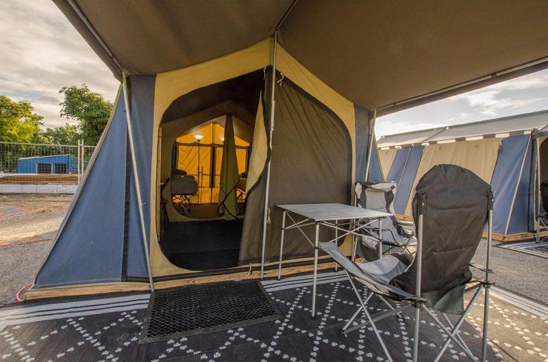 چادر با خدمات رفاهی استاندارد, Mycow Accommodation Mackay