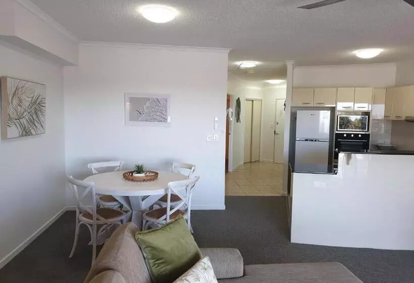 バルコニー付き１ベッドルームアパートメント, Rovera Apartments