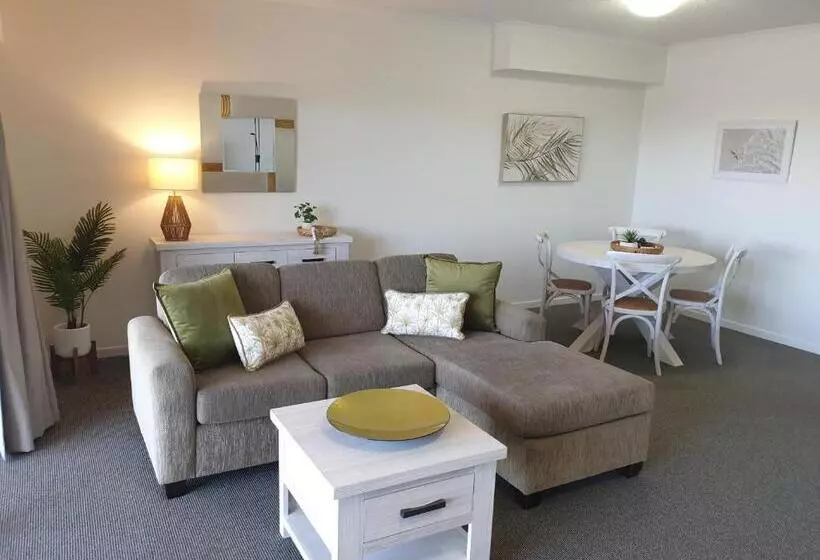 バルコニー付き１ベッドルームアパートメント, Rovera Apartments