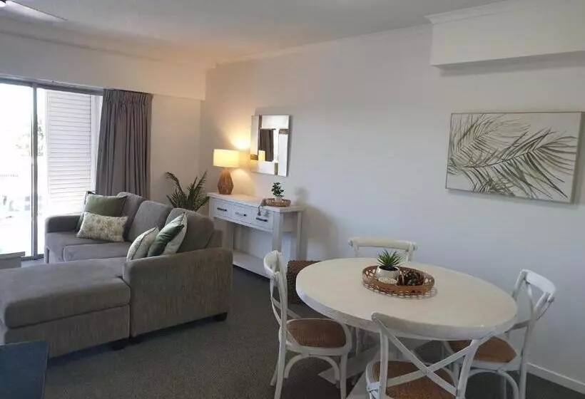 バルコニー付き１ベッドルームアパートメント, Rovera Apartments