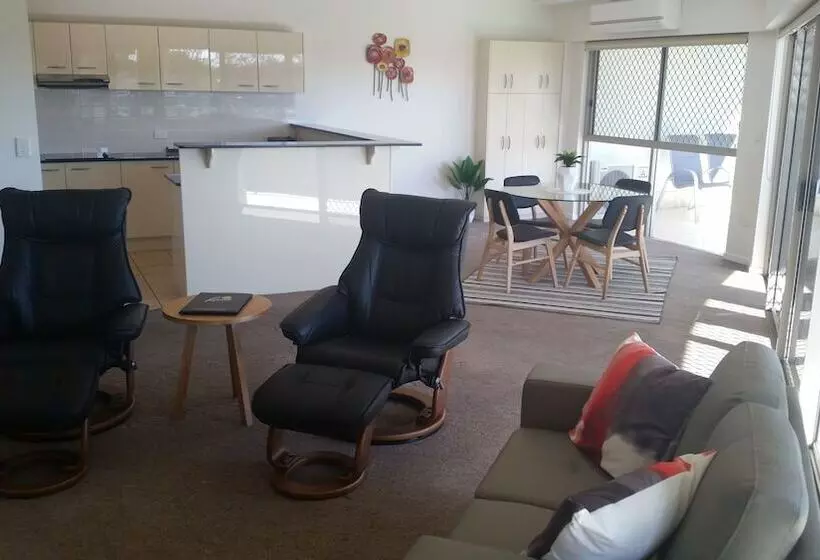 スイート, Rovera Apartments