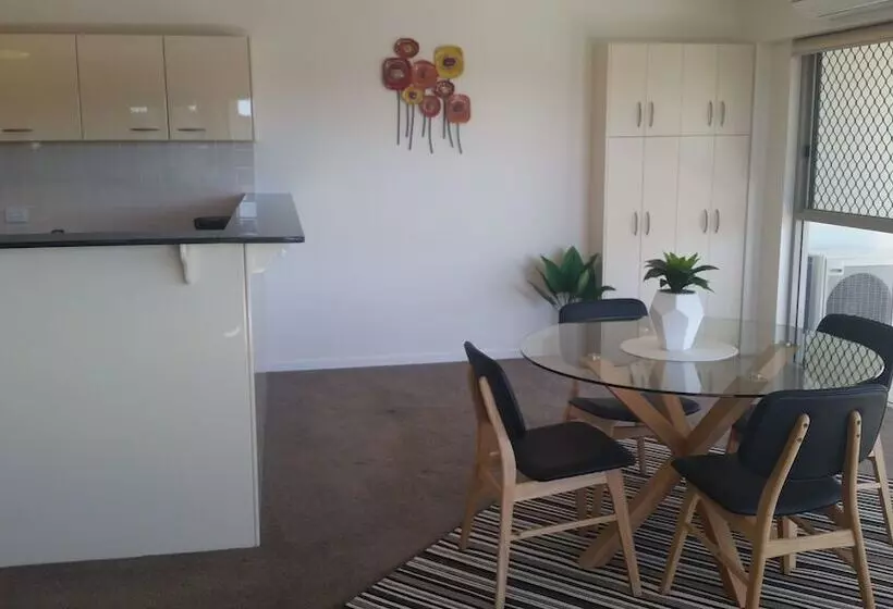 スイート, Rovera Apartments