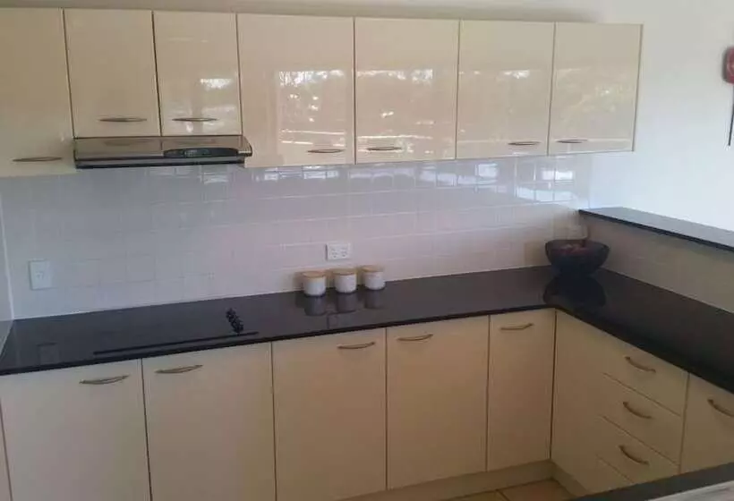 スイート, Rovera Apartments