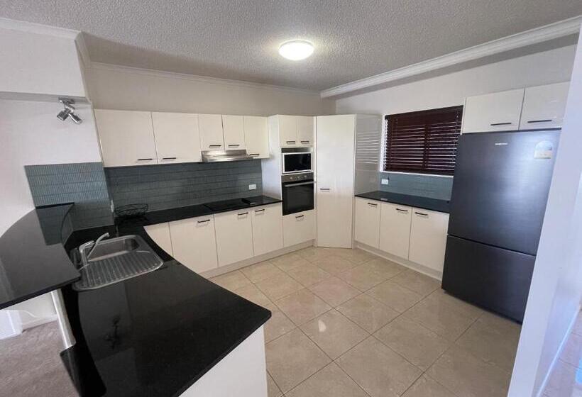 Апартаменты 2 Спальни, Rovera Apartments