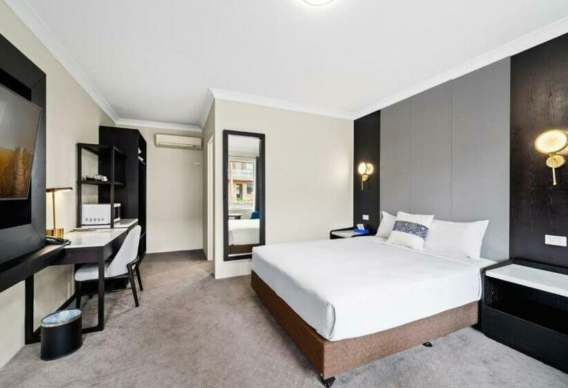 디럭스 룸, Wm  Bankstown