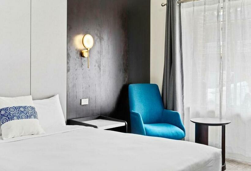 디럭스 룸, Wm  Bankstown