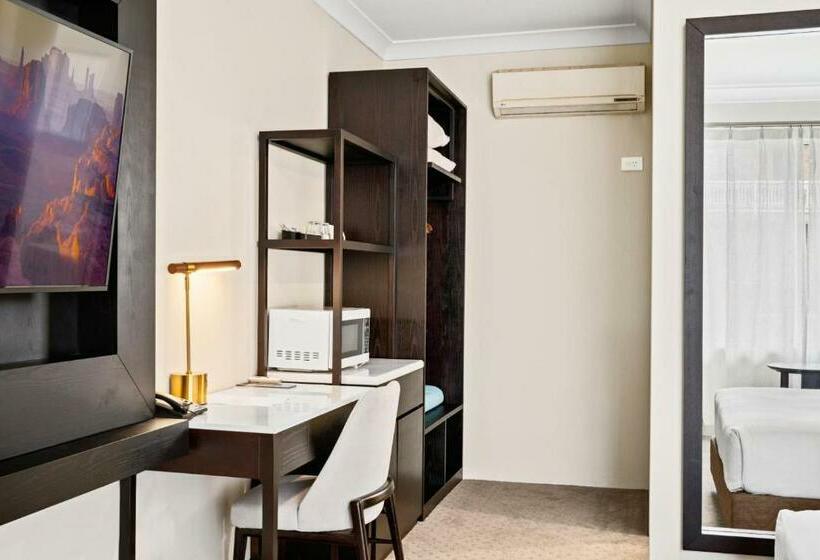 디럭스 룸, Wm  Bankstown