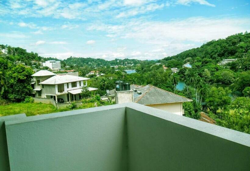 带阳台的豪华间, Yo Kandy