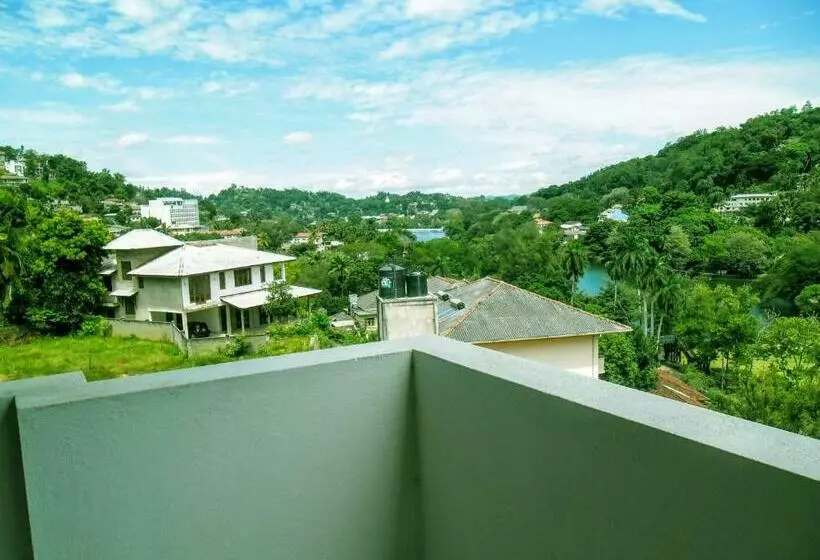 Deluxe Kamer met Balkon, Yo Kandy