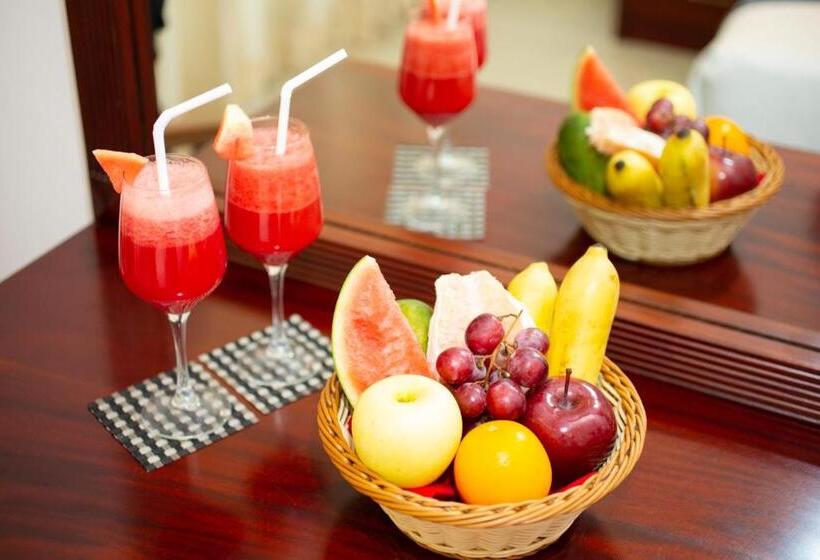 豪华三人间, Yo Kandy