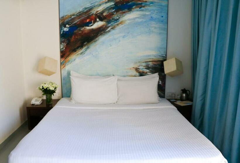 إستوديو قياسى ذو إطلالة, The Waterfront Shaw  Lavasa