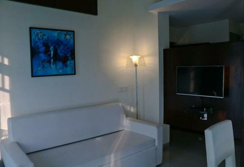 דירה בת חדר שינה 1 עם נוף, The Waterfront Shaw  Lavasa